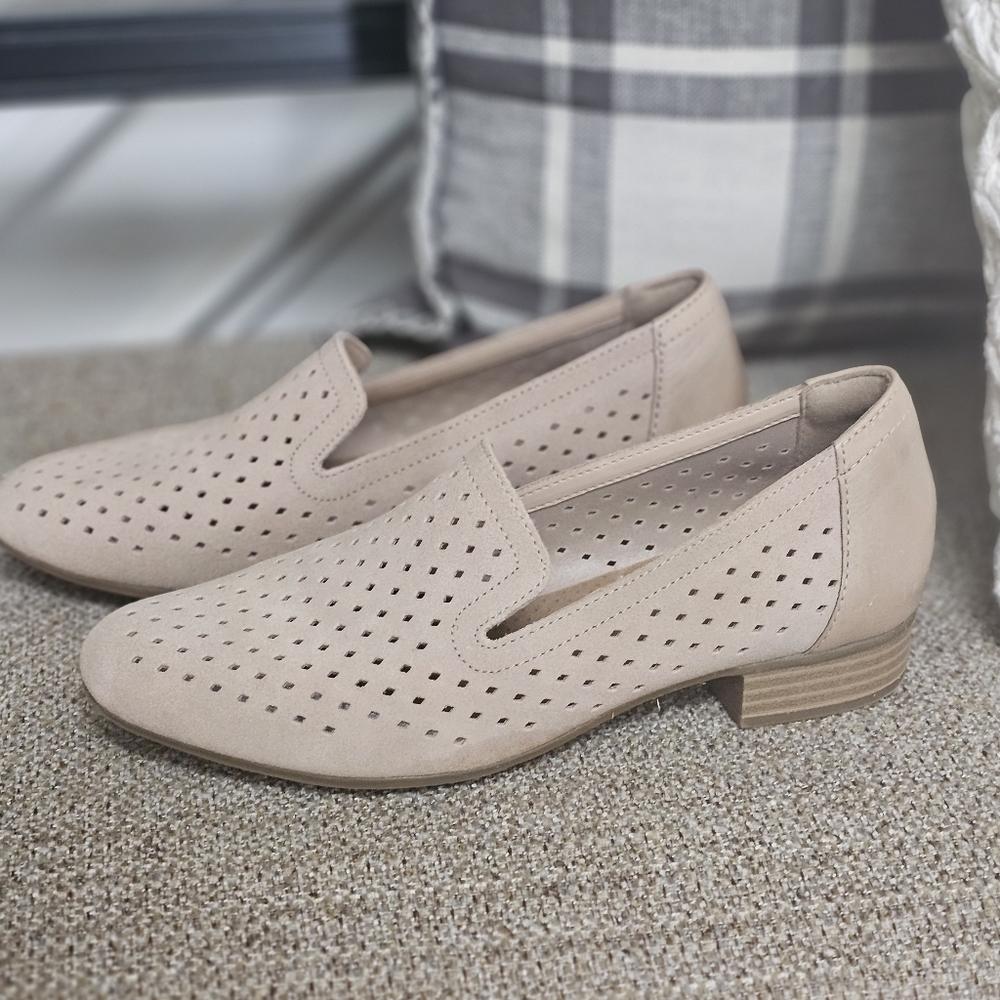 Clarks Women's Collection Juliet Hayes Perforated Flats Sand Suede Size 6
